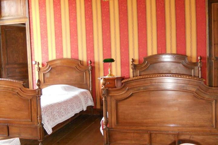 Room 13 of 48
