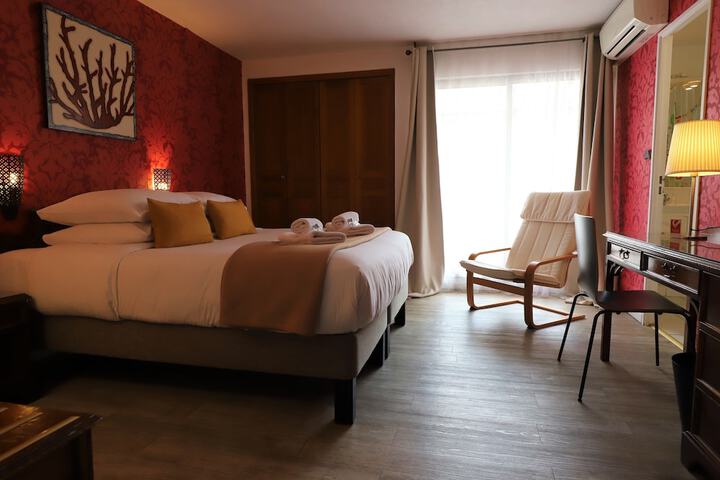 Room 9 of 46