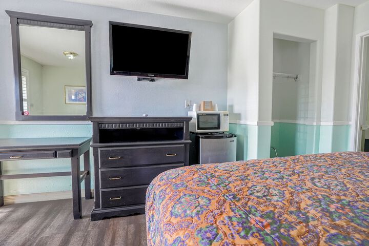 Room 21 of 37