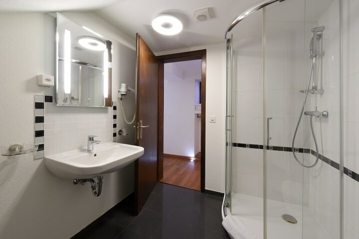 Room 64 of 103