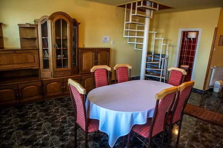 Room 6 of 14