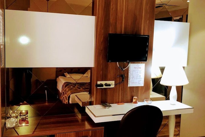 Room 30 of 48
