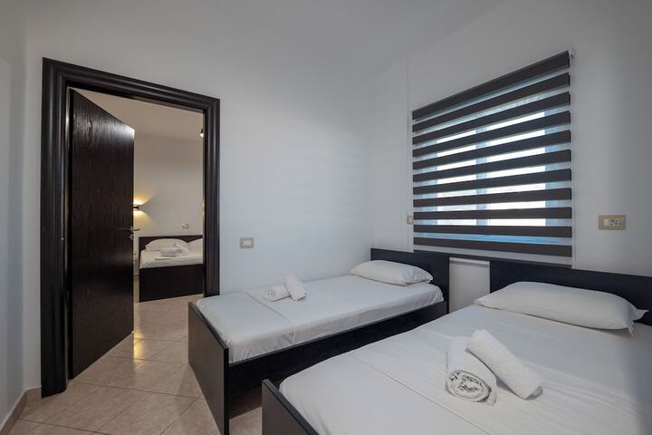 Room 52 of 96