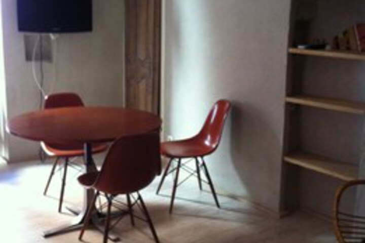 Room 6 of 16