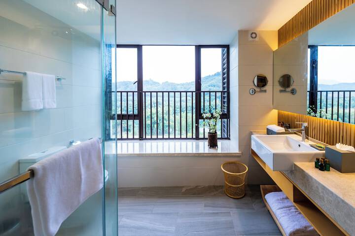 Room 6 of 16