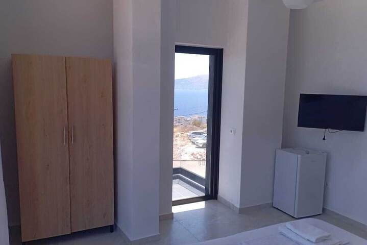 Room 3 of 38