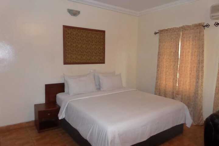 Room 10 of 29
