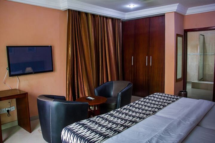 Room 6 of 69