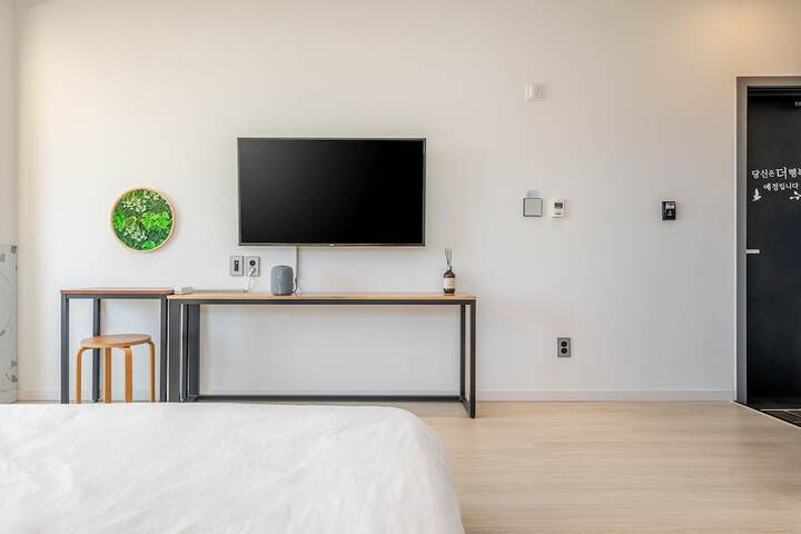 Room 8 of 109