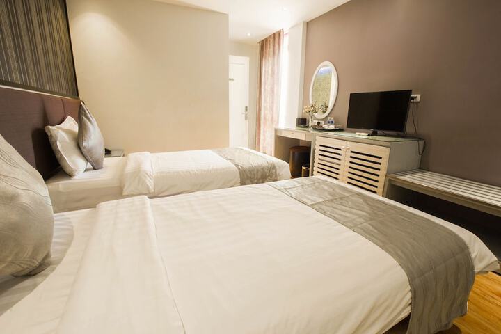 Room 12 of 35