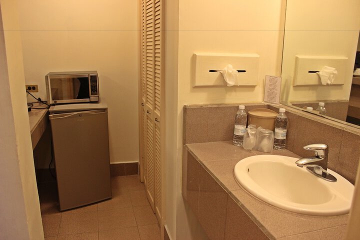 Room 12 of 37