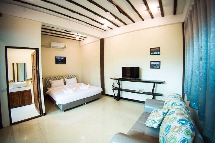 Room 3 of 64