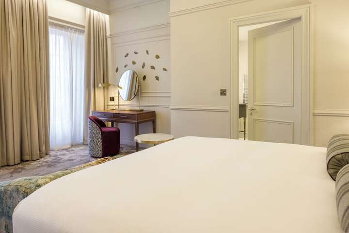 Room 38 of 182