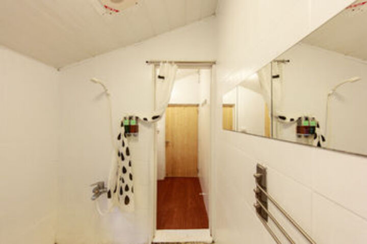 Room 17 of 19