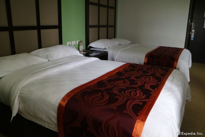 Room 16 of 76