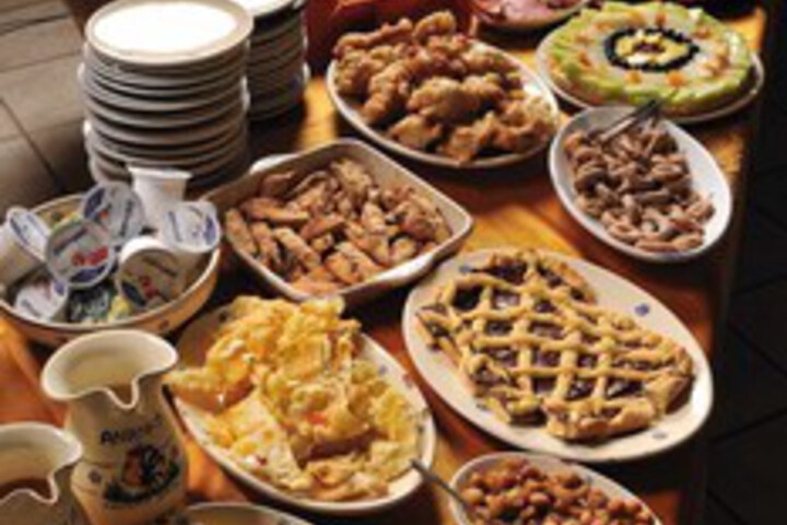 Dining 4 of 31