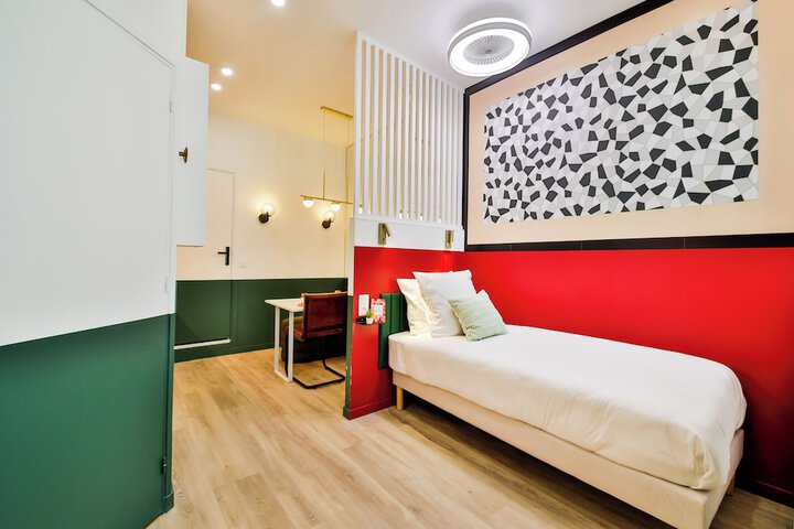 Room 37 of 270