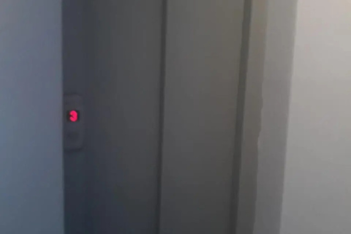 Room 10 of 16