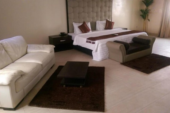 Room 8 of 14