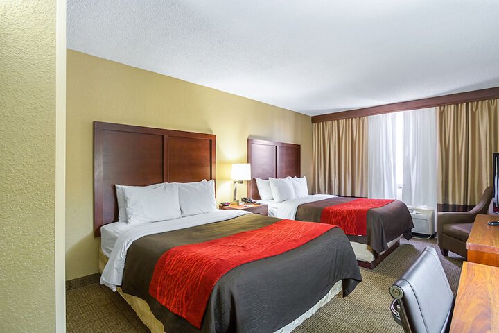 1 Queen Bed (8 of 11)