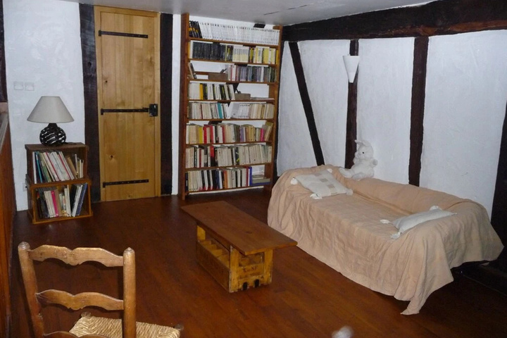 Room 2 of 10