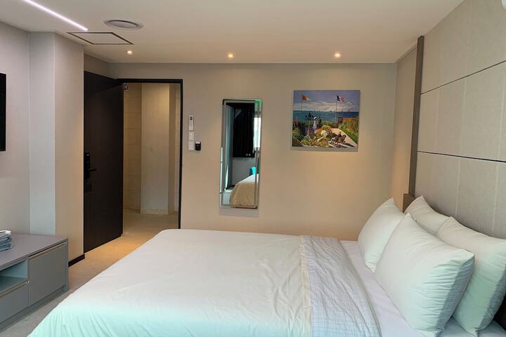 Room 14 of 60