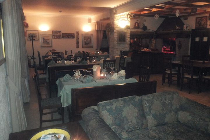 Dining 26 of 34