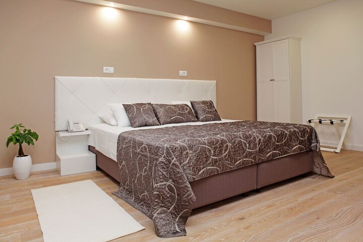 Room 15 of 81