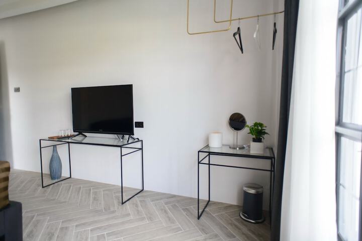 Room 30 of 102
