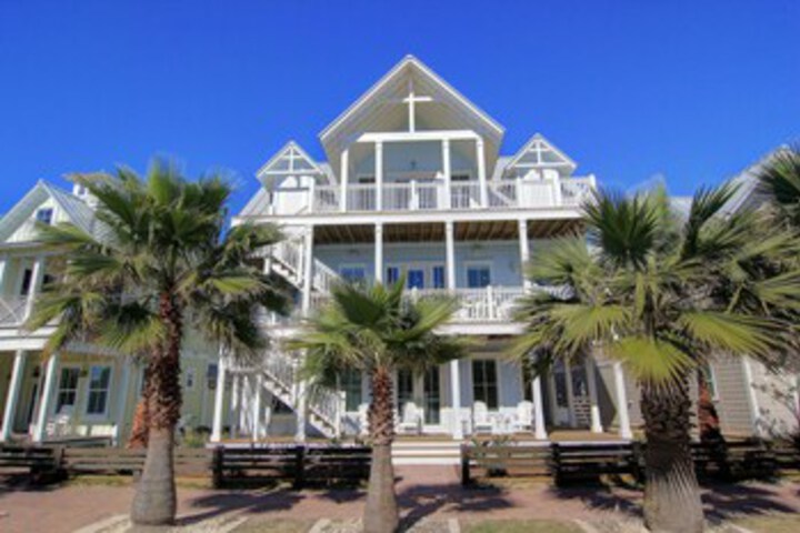 Exterior of Cinnamon Shore- Salt and Light 192 RO