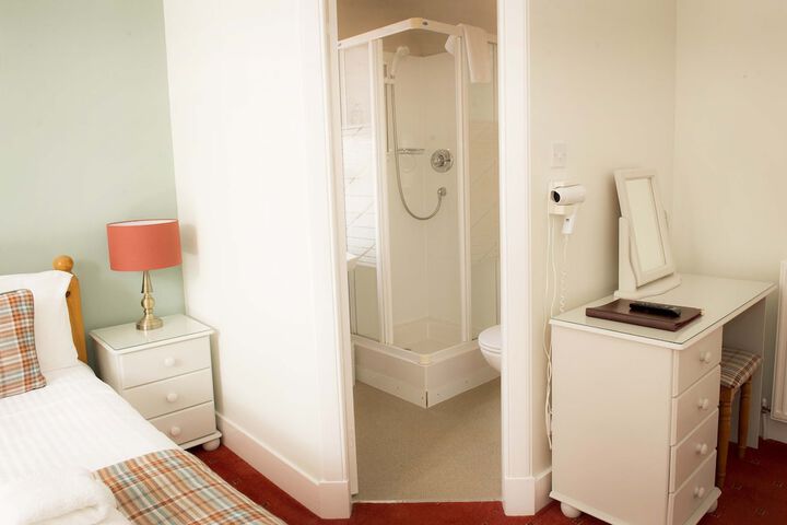Room 14 of 33