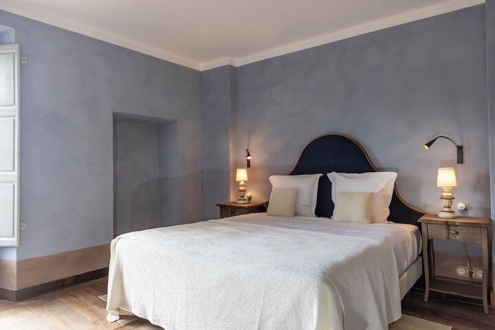 Room 2 of 70