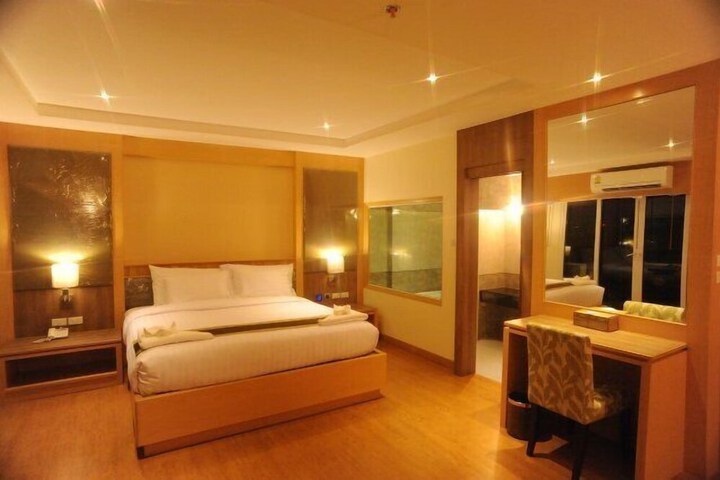 Room 14 of 39