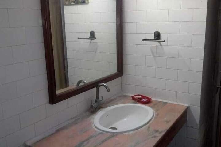 Room 24 of 37