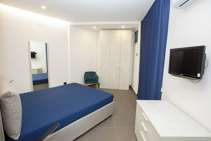 Room 14 of 62