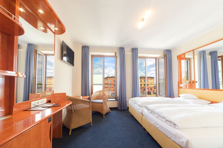 Room 2 of 41