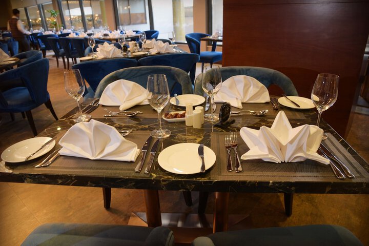 Dining 41 of 60