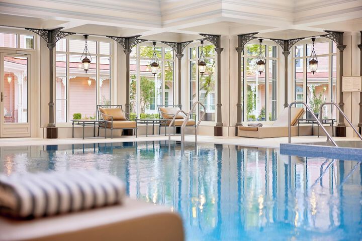 Hotel Pool