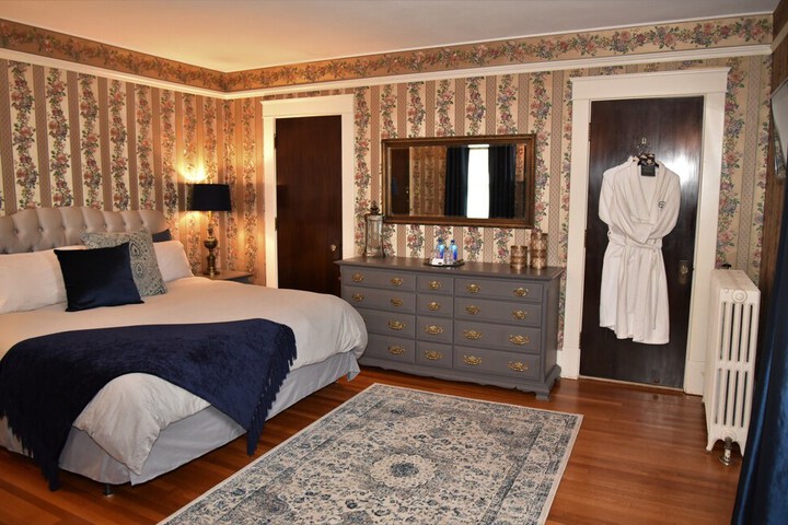 Room 9 of 96