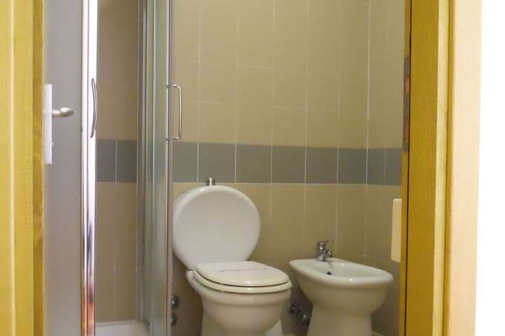 Room 4 of 18