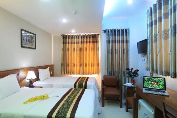 Room 12 of 27