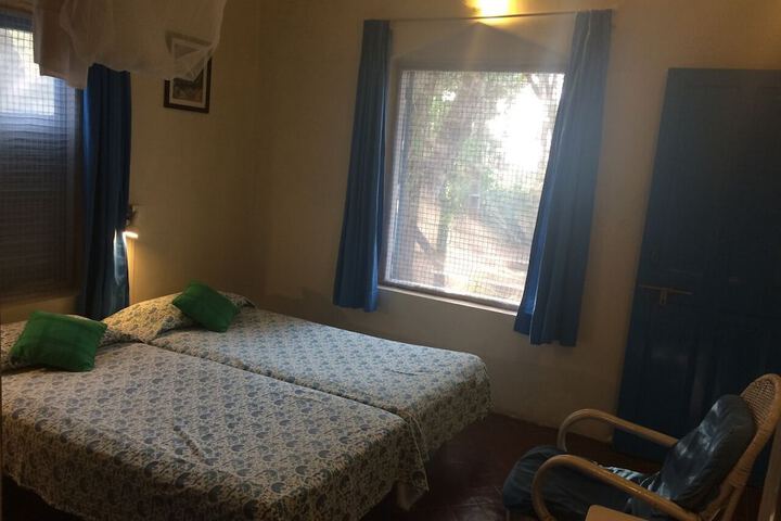 Room 10 of 233