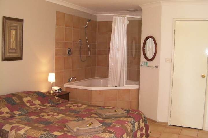 Room 3 of 38