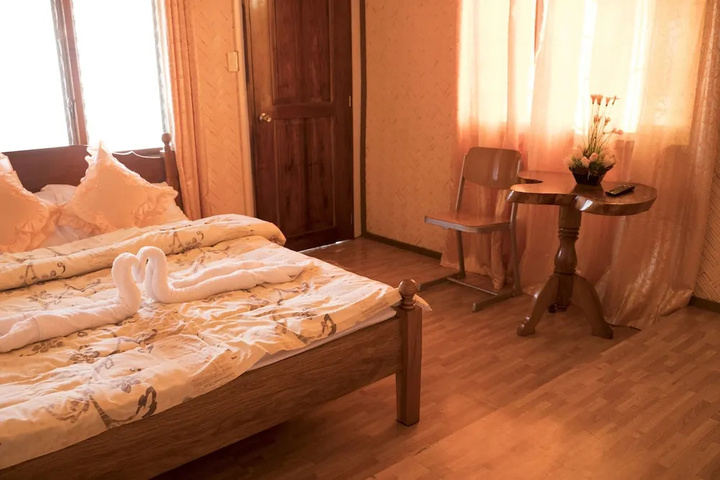 Room 7 of 13