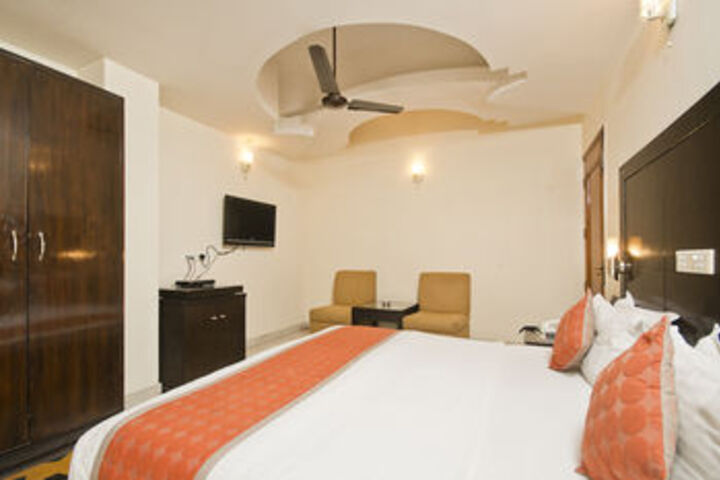 Room 17 of 25