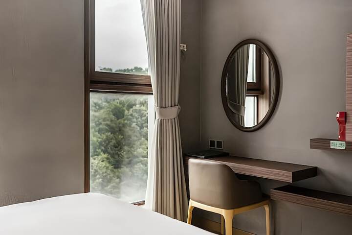 Room 14 of 42