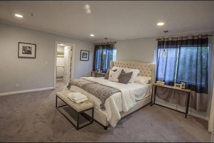 Room 6 of 18