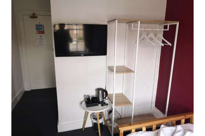 Room 3 of 28