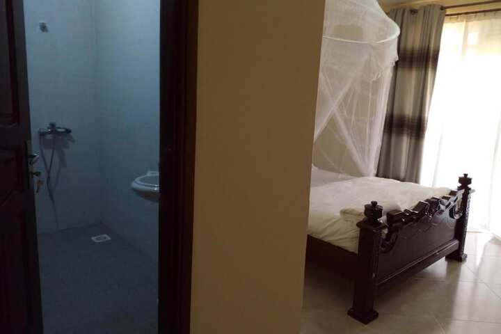 Room 8 of 32