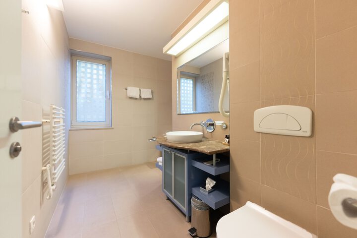 Room 32 of 88